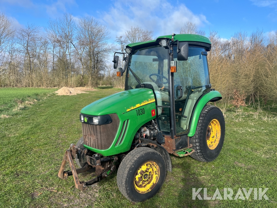 Kompakttraktor John Deere 3320 4x4