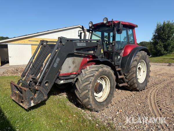 Traktor Valtra T150 med frontlæsser