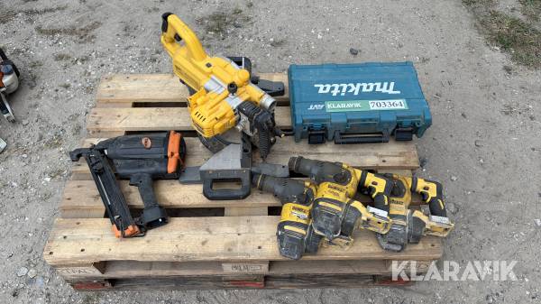 Sav DeWalt med borehammere Makita og sømpistol Tjep
