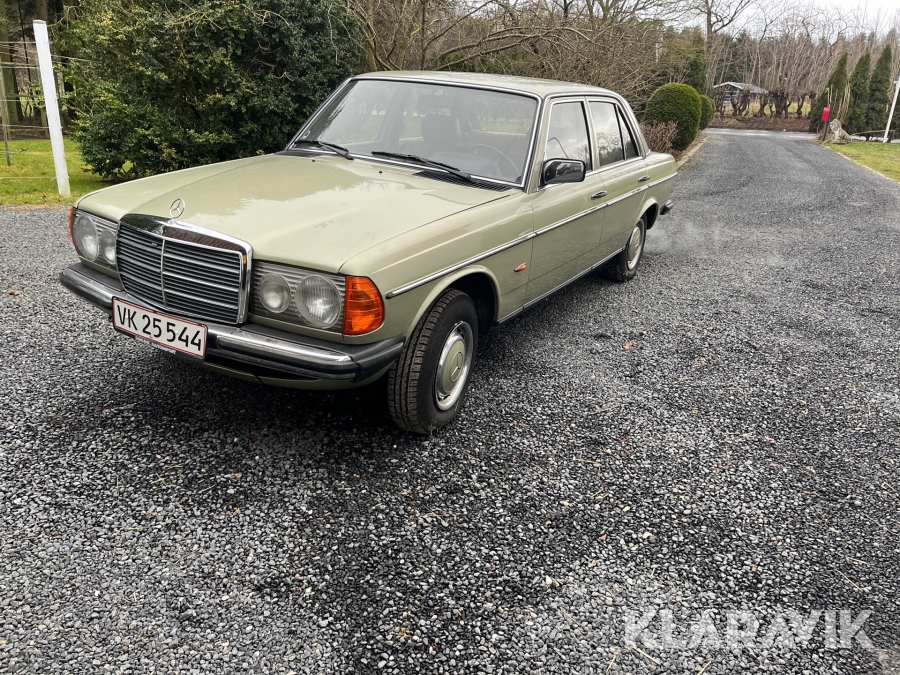 Veteranbil Mercedes-Benz 123 W 200