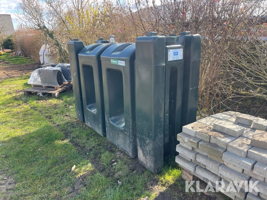 Tank 1200 liter Roug med pumpe