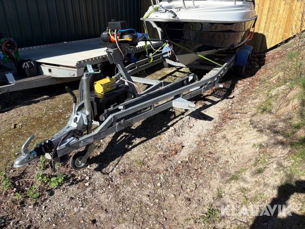 Bådtrailer Brenderup med elspil