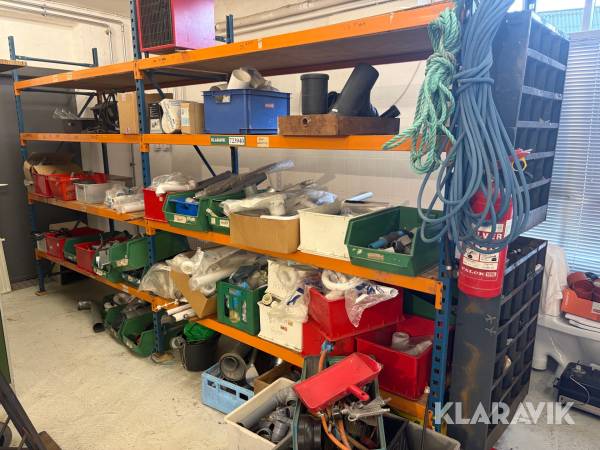 Reol med diverse rørfittings - blandet lot