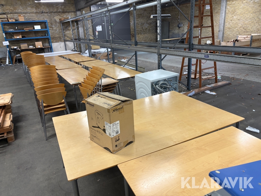 Lot: kantinemøbler