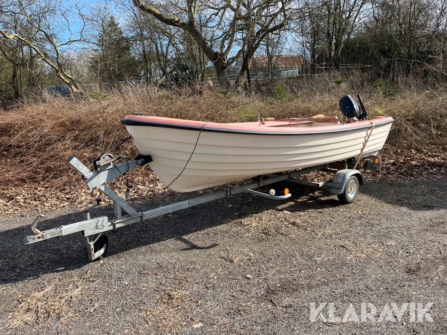 Båd med bådtrailer