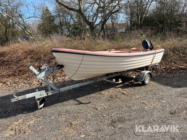 Båd med bådtrailer