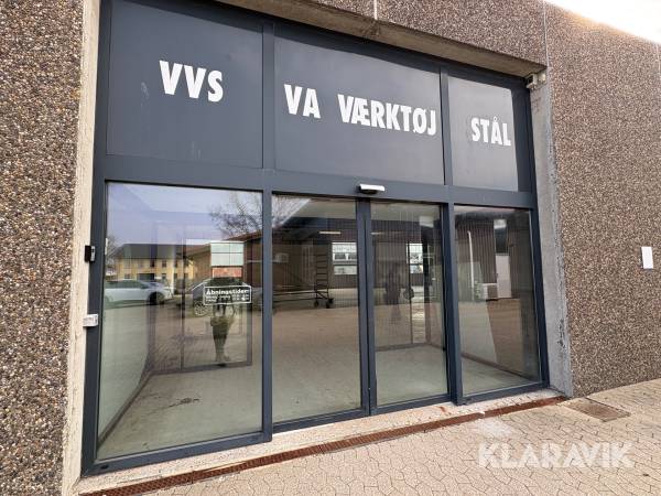 Indgangsparti med vindfangssluse Record