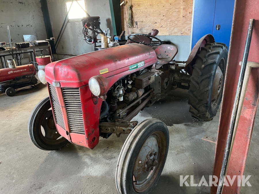 Traktor Massey Ferguson