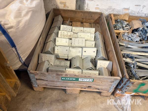 Galvaniserede vinkelbeslag ca. 210 styk.