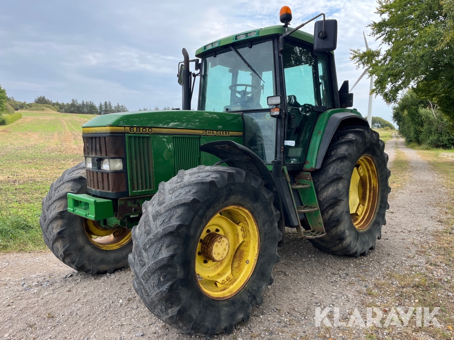 Traktor John Deere 6800