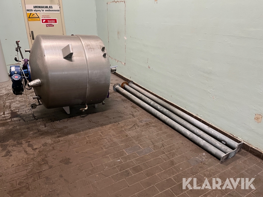 Tank med omrører og ben