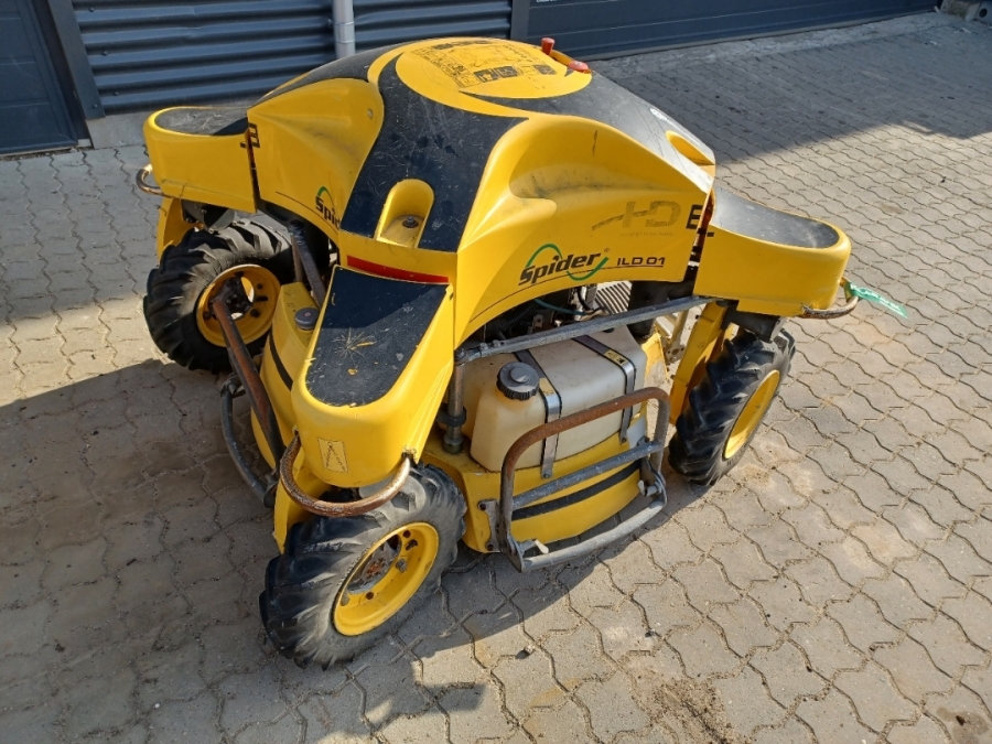 Fjernstyret plæneklipper