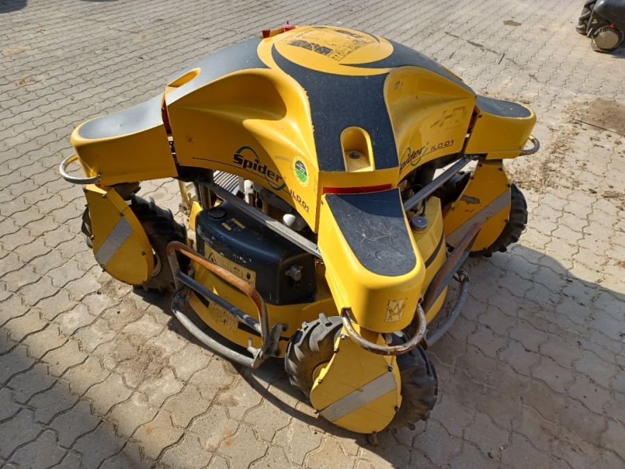 Fjernstyret plæneklipper