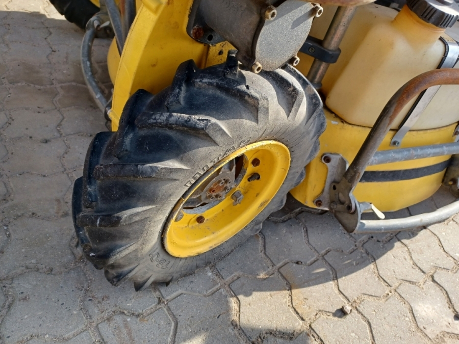 Fjernstyret plæneklipper