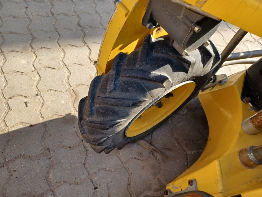 Fjernstyret plæneklipper