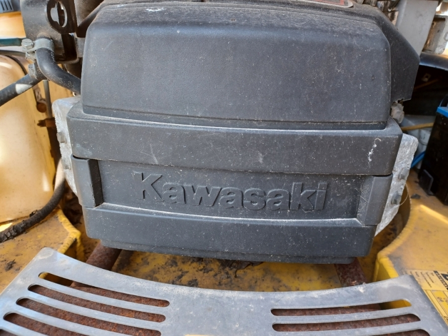 Fjernstyret plæneklipper