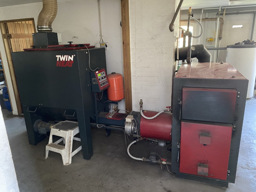 Pille/ flis fyr med skrabeanlæg til lager og snegl.