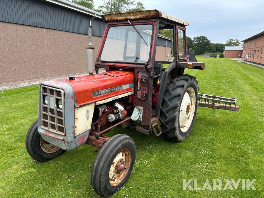 Traktor veteran International IH444