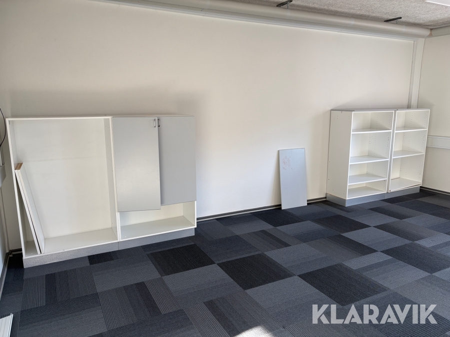 Kontormøbler 6 kommoder og en kunstig plante