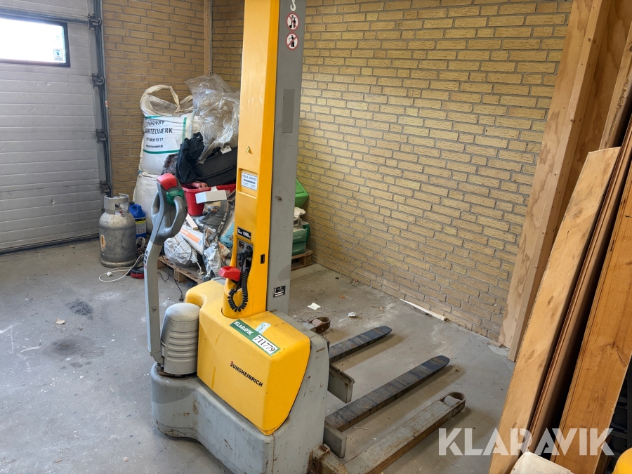 El stabler Jungheinrich EMB 10