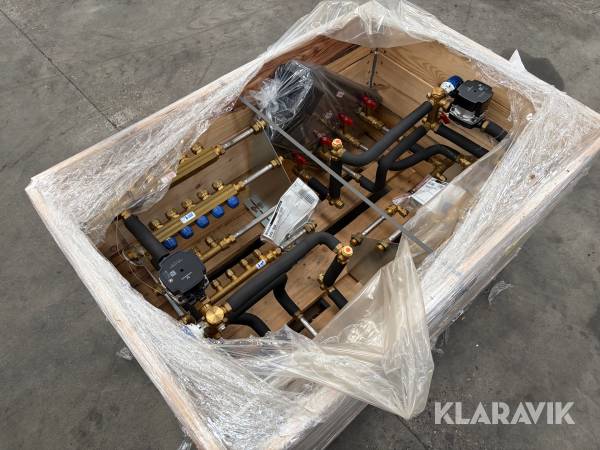 Teknikskakt / gulvvarmeunit Wavin BCVS TP1 5KV + 5KV + 3VV m iso med 5 kredse og Grundfos cirkulationspumpe (2 styk)