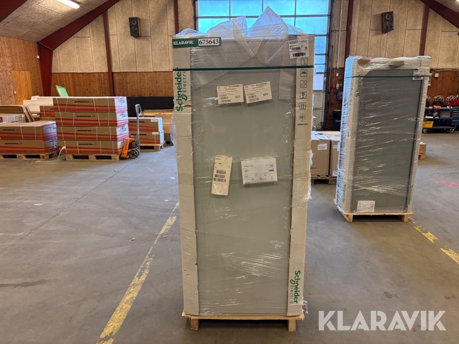 Gulvskab Schneider Electric NSYSM18840P