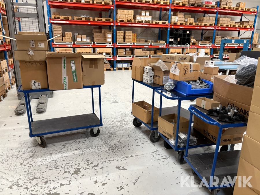 Assorteret lot med beslag, låse, spænder mm.