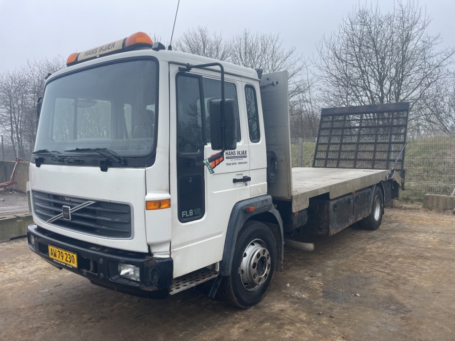 Lastbil med knæklad