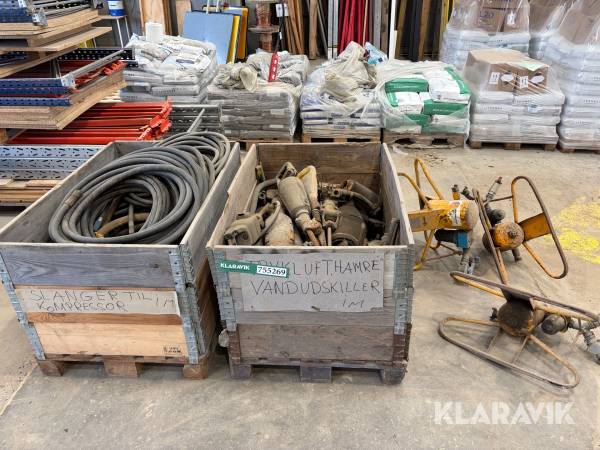 Tryklufthamre og vandudskiller med trykluftslanger