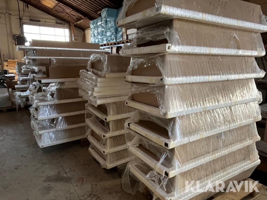 1345786 Bordplade med nedlimet bast Svane Hvid laminat, Aabenraa, Kl
