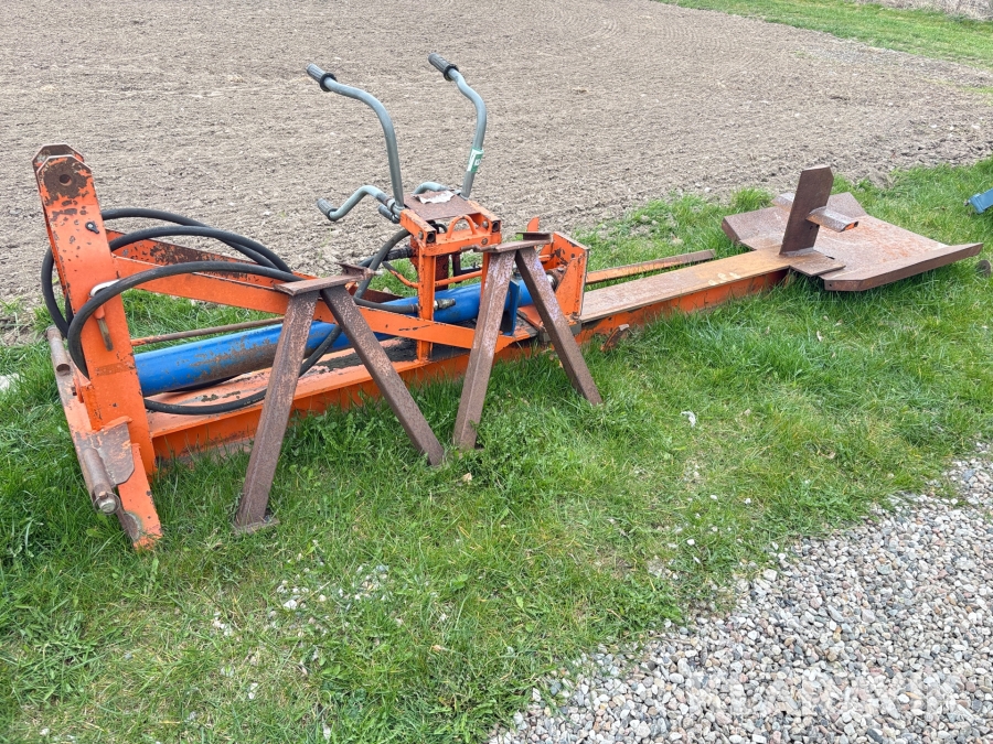 Brændekløver Ballario og forestille