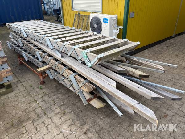 Trappe 4,5 meter med gelænder 3 styks