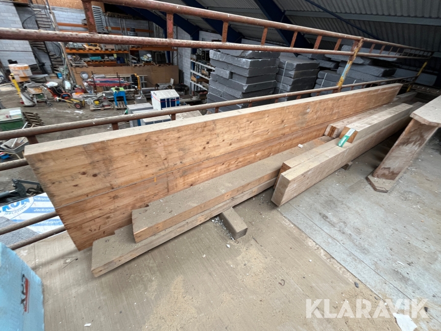 Limtræsbjælker og søjler.