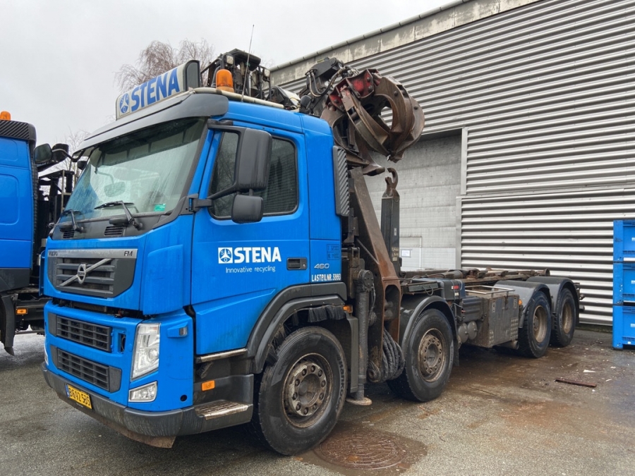 Lastbil med kran og kroghejs