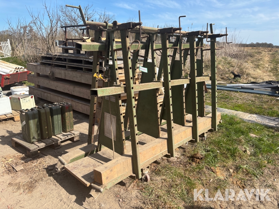 Limtræs presser Ejner Buus