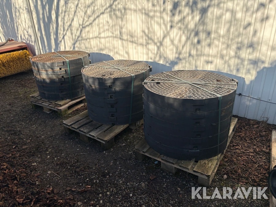 Brønddæksler med karm 15 styk.