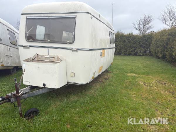 Campingvogn veteran M.K. Pedersen og camplet