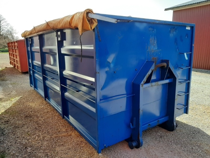 Container med kroghejs og baglåge