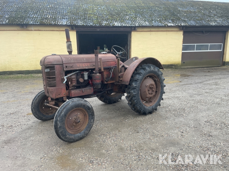 Traktor Volvo 230