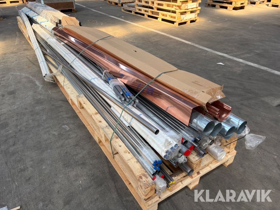 Lot - Tagrender, rør og stige - 1 palle