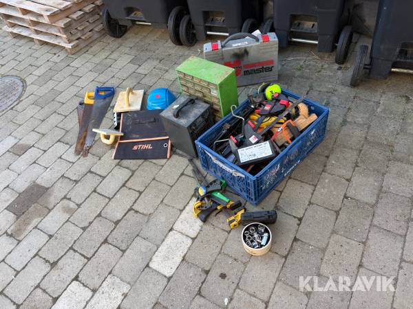 Blandet værktøjslot med save, varmeblæser og diverse værktøj