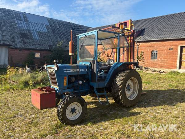 Traktor Ford 4600 med byggelift