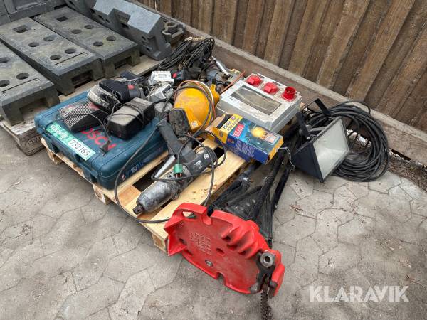 Håndværktøj, lamper og rørbukker