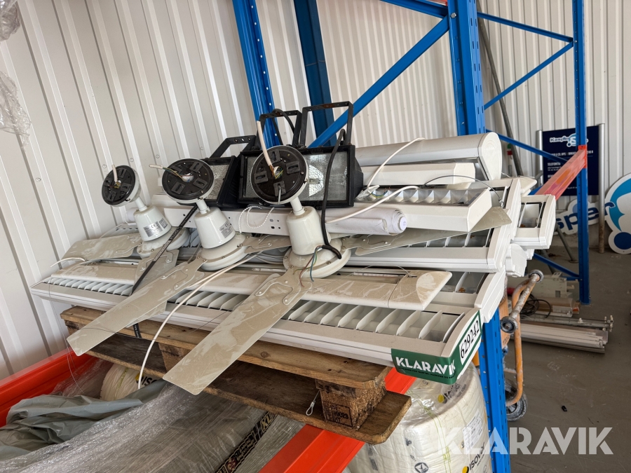 Lot med lamper og ventilatorer