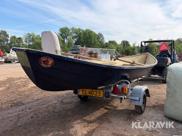 Glasfiberjolle med Brenderup 402G bådtrailer