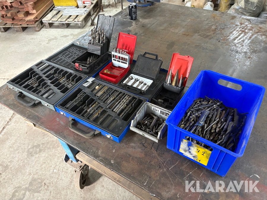 Stor lot med bor - til metal