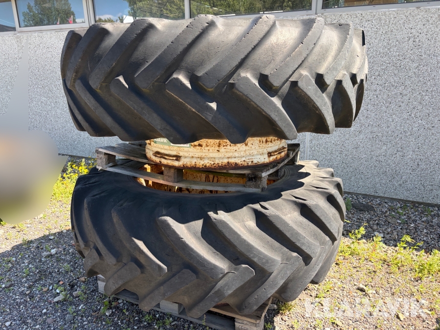 Tvillingehjul Dunlop 20.8R38 - med klemmer - 2 styk
