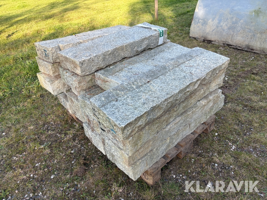 Granit kantsten, Silkeborg, Klaravik auktioner