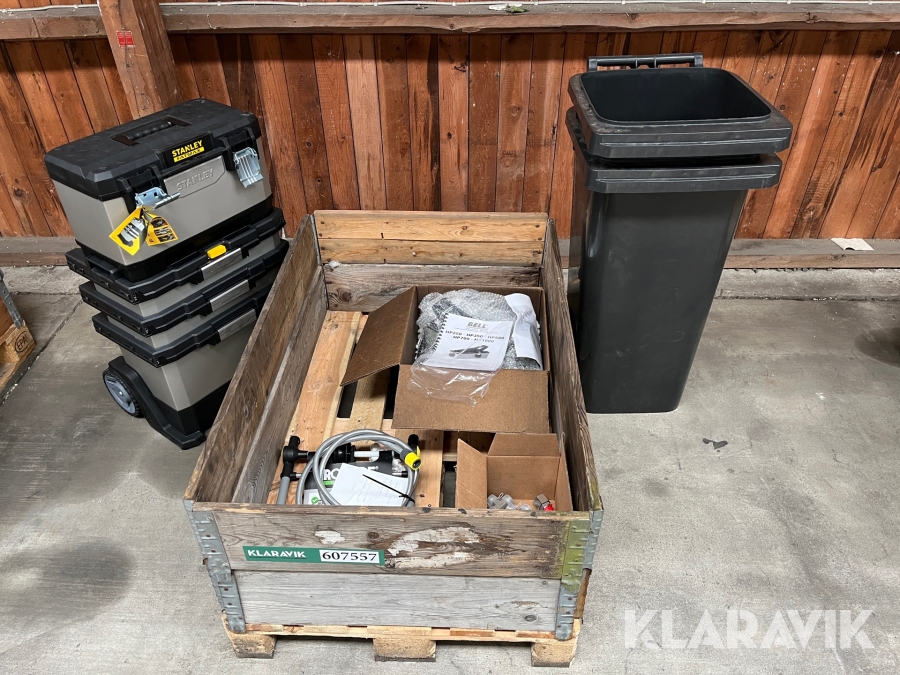 Lot - lufthydraulikpumpe, værktøjskasse og øvrigt