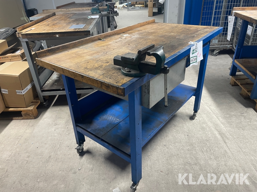 Arbejdsbord på hjul med skruestik